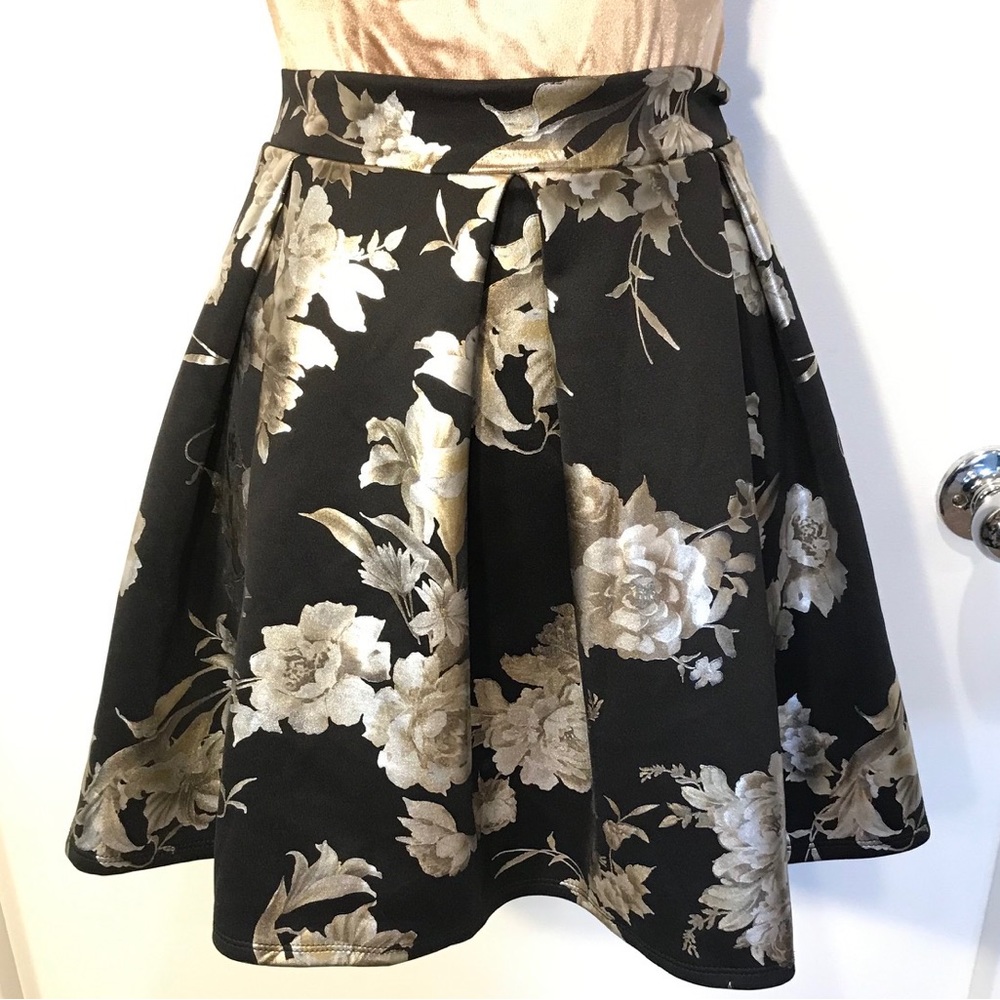 Charlotte Russe Black Gold Floral Pleated Skirt - Picture 2 of 7